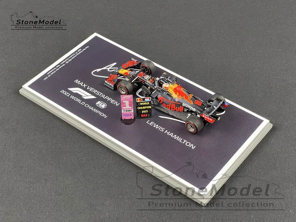 Red Bull F1 RB16B Max Verstappen Abu Dhabi Winner 2021 World Champion 1:43 Spark - Image 4 of 4