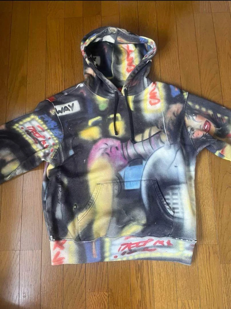Sweat à capuche rose Supreme Lady taille S graffeur artiste collab rare