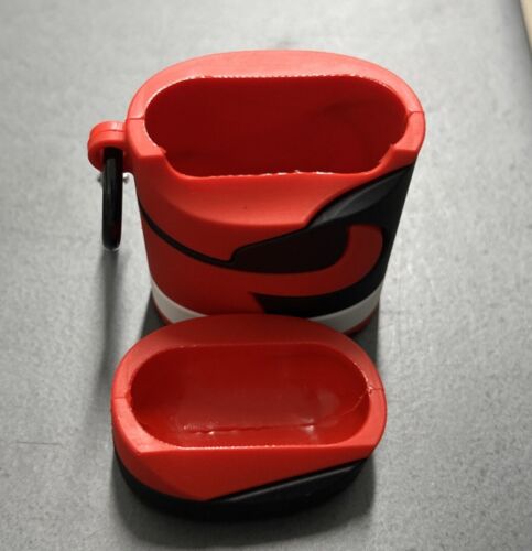 Nike Jordan 1 AirPod Silicone Case Black And Red - Picture 3 of 3