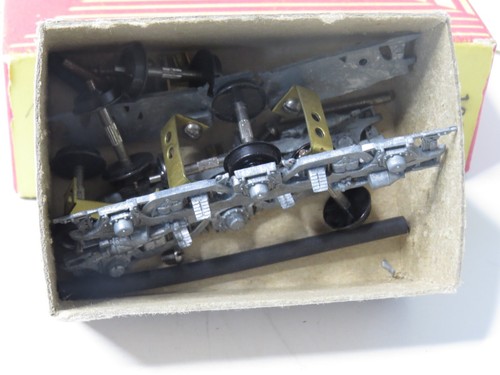 HOBBYTOWN HO DIESEL LOCO ALCO 2000HP DIE-CAST KIT 102K DUMMY UNIT A L-933 - 第 8/9 張圖片