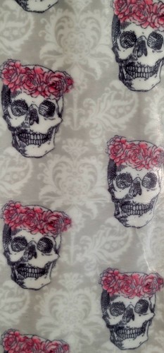 Manta de peluche de terciopelo Oeko-Tex 60"" x 70"" de gran tamaño con rosas para cráneo nueva con etiquetas - Imagen 3 de 6