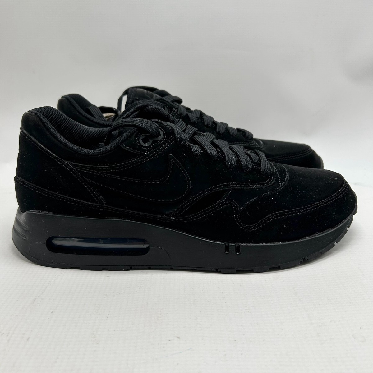 Nike ブラック スエード スニーカー Nike ブラック スエード スニーカー