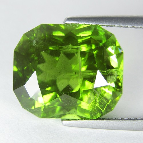 13.40Cts Natural Fabulous Peridot 14.5x12.5x9.5mm Cushion Shape Gemstone Ref-VDO - Picture 1 of 4