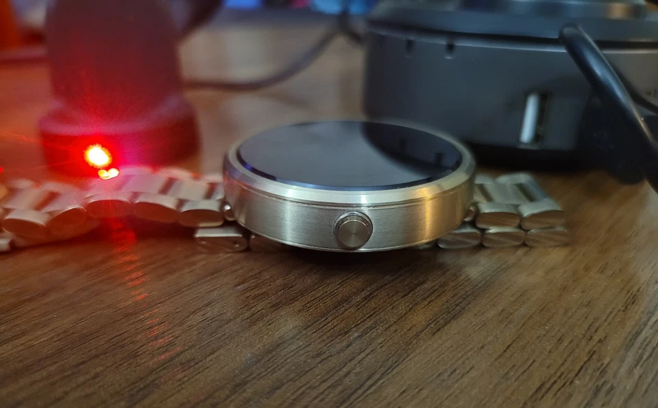 Motorola 360 1st Generation Stainless Steal Smartwatch (Pre Owned) In Excellent - Image 3 of 4