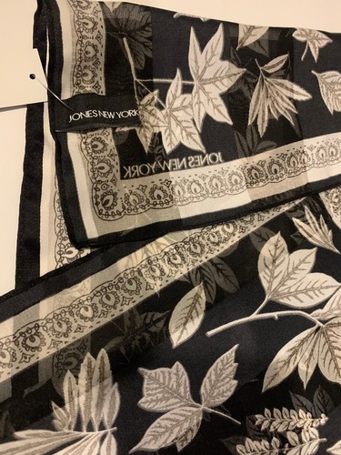 Jones New York Black and White Fern Leaf Design Scarf 13" x 58" NWT - Picture 4 of 6