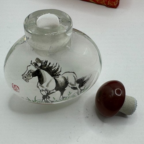 Vintage Inside Reverse Painted Chinese Glass Snuff Bottle Running Horses w/ Box - Picture 10 of 13