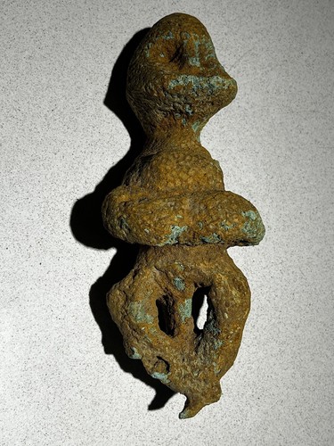 Abstrakte Skulptur in Koralle, Ambon Island, Maluku, Indonesien - Bild 2 von 7