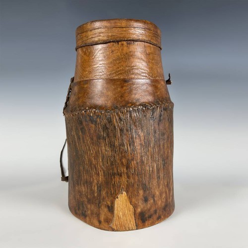 MILCHKANNE MIT SAITENGEBUNDENEM LEDER TOP HOLZ HANF ÄTHIOPIEN OSTAFRIKA 20. JH. - Bild 2 von 4