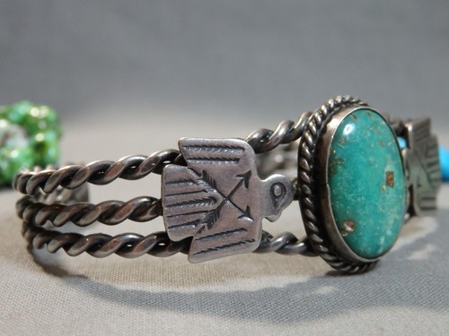 Bracelet ANCIEN Harvey époque NAVAJO Hachita TURQUOISE pièce argent THUNDERBIRD 32 g - Photo 6/12