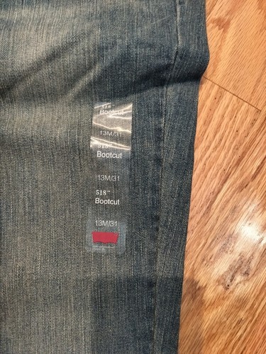 Levis Womens Size 11M 518 Low Rise Bootcut Jeans Medium Wash Denim Stretch - Picture 2 of 6