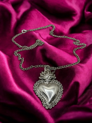 Collana cuore ex voto metallo bagno argento vintage passione pgr 7x4,5 - Foto 4 di 9