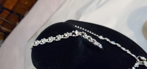 Beautiful Vtg Faux Rhinestone Necklace, Bracelet And Earrings. Costume jewelry. - Picture 9 of 12