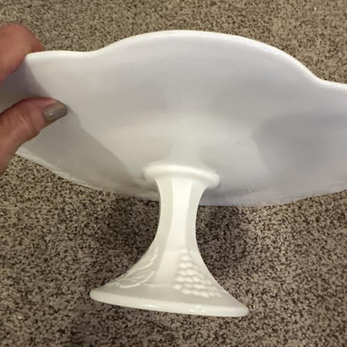Vintage Harvest Grapes & Leaves Pure White Milk Glass Large Cake Stand. EUC - Picture 4 of 11