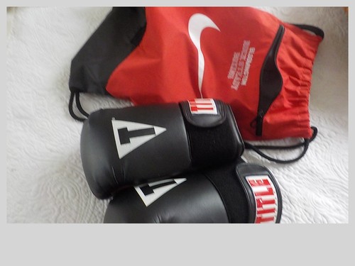 GUANTI DA CLUB DI BOXE TITOLO NERO BIANCO 12 OZ. - Foto 2 di 2