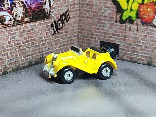 1986 Micro Machines MG TF Convertible Car Yellow. 94 - Picture 2 of 2