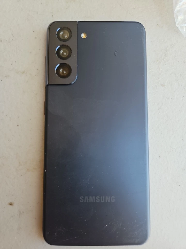 Teléfono con pantalla ficticia Galaxy S21 5G - Samsung. Prop Foto 2 de 4