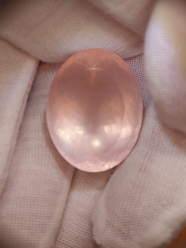 Enormous rose quartz gemstone - faceted natural pink Quartz 75.00 CTS - Picture 9 of 12