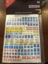BUSCH HO 6028 CITY SIGN SET & FALLER HO 596 EUROPE INTL TRAFFIC SIGNS