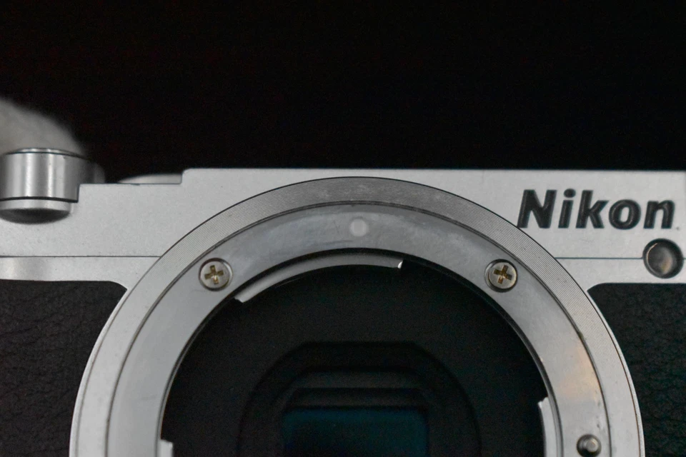 [US Duty Paid] Nikon 1 J5 DSLR Mirrorless Digital Camera with Lens Silver 8422 - Image 3 of 4