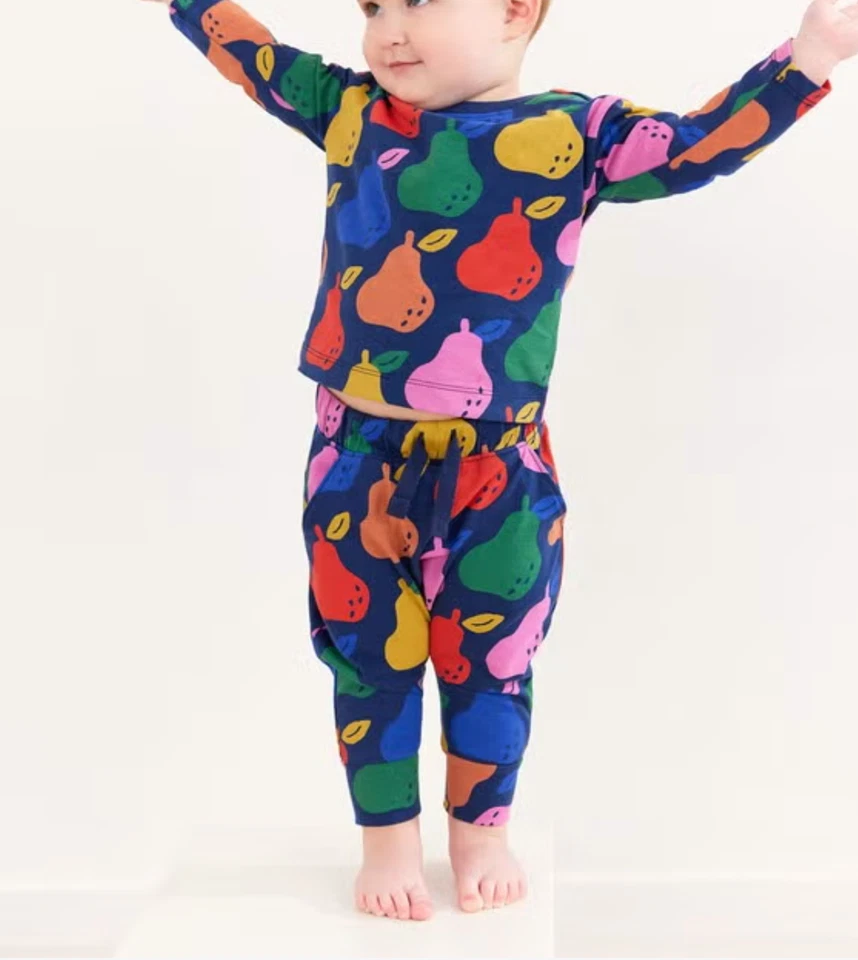 Conjunto de camiseta de jogger manga larga tejido estampado talla 3-6 meses Hanna Andersson peras Foto 2 de 4