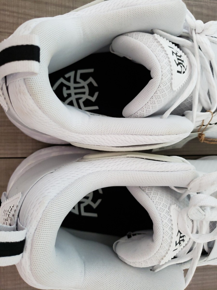 Adidas D.O.N Issue 3‎ Basketball Shoes Sneakers H67720 White Black Men Sz 18 Adidas D.O.N Issue 3 Sneaker Basketball Shoe H67720 White  main image 3