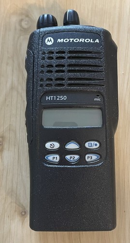 Motorola HT1250 VHF Radio 136-174 MHz 128 Channel AAH25KDF9AA5AN w/Extras. MINT - Zdjęcie 3 z 11