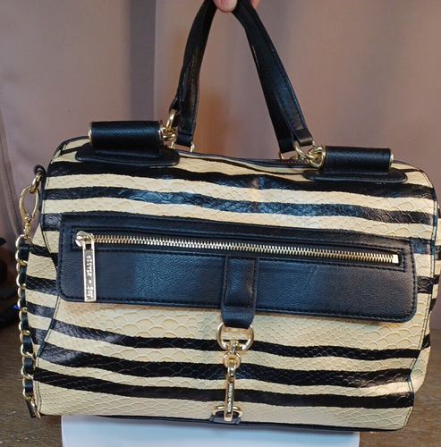 Olivia & Joy schwarze Schultertasche Beuteltasche Reißverschluss vorne 17 x 12 x 8 Handtasche goldene Hardware - Bild 13 von 19