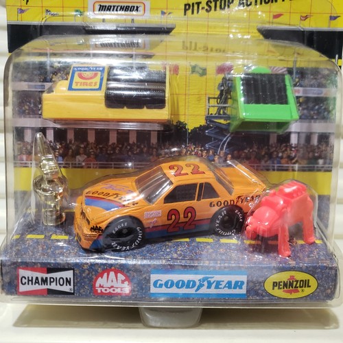 Matchbox Orange #22 CHEVY LUMINA Hot Stocks Pit Stop PlaySet Nu in Sealed BublPk - Picture 2 of 3