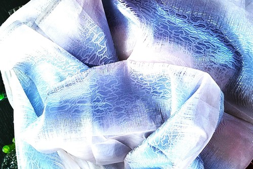 ITALIAN METALLIC White/BLUE Sheer Remnants 2pc.EACH w 14"x 3yd.23"=7yd.20"LENGTH - Picture 8 of 10