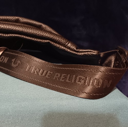 True Religion Fanny Pack/Cross Body Bag Adjustable Strap Black & Red Leather New - Picture 5 of 5