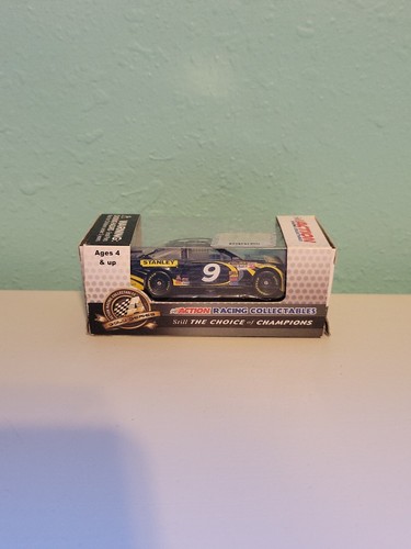 Marcos Ambrose #9 DeWalt Children's Miracle Network 2013 Ford Fusion 1:64 NASCAR - Picture 3 of 24