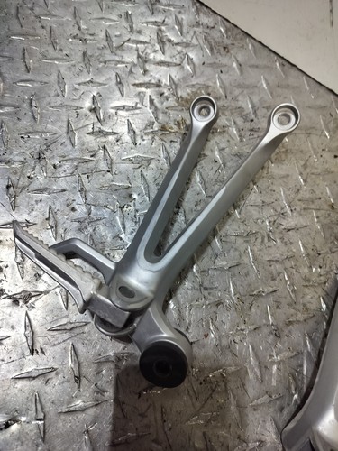 2005-2006 suzuki gsxr 1000 oem right and left passenger rearsets with footpeg - Picture 2 of 9