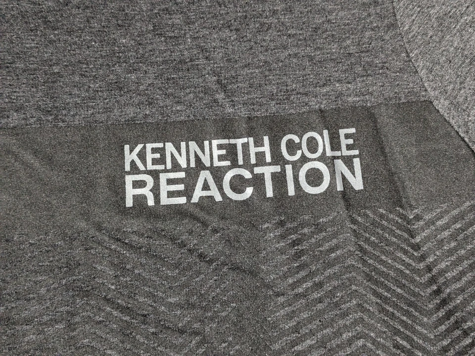 Camiseta Kenneth Cole Reaction Hombre Talla 2XL Gris Carbón Textura Clara Cuello en V Foto 3 de 4