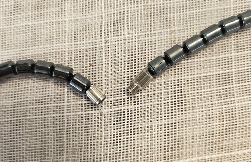Hematite Wolf Pendant Necklace Black Beads Barrel Clasp Closure Vintage - Picture 4 of 4