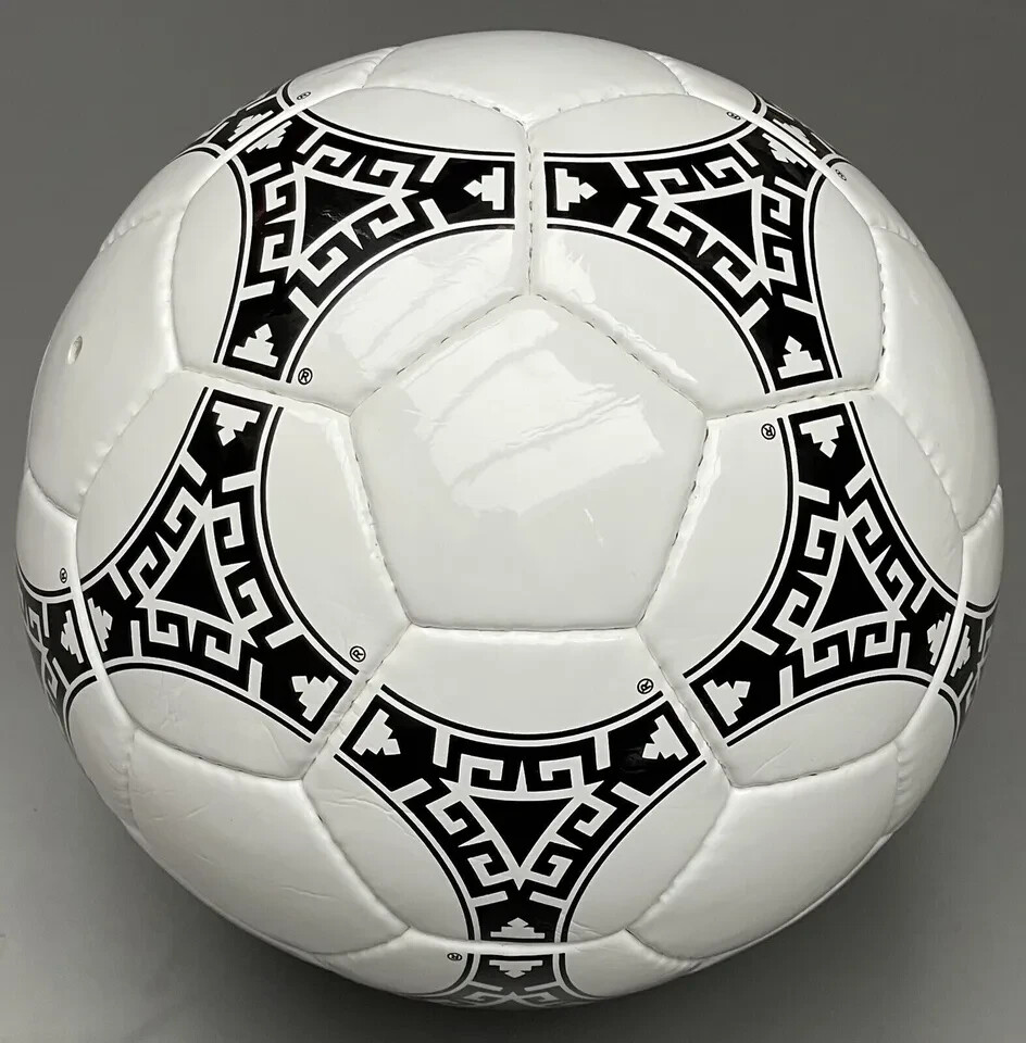 FIFAワールドカップ1986メキシコ大会 公式試合球azteca アステカ File:1986 - Azteca (Mexico).jpg - Wikimedia Commons