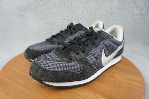 Nike Genicco Size 8 Shoes Rare Colorway Black Metallic Silver 644451-011 - Picture 2 of 11