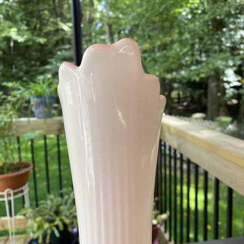 XLARGE Vintage Fenton Vetro Latte Piano Cottura Oscillante Vaso Elasticizzato Dito Bianco 19” Usato in Ottime Condizioni - Foto 17 di 17