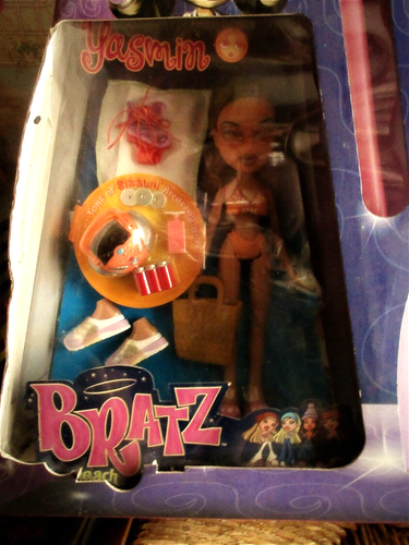 RARE BRATZ DOLL BEACH FASHION GIANT GIFT SET MANY ACCESSORIES BIKINI - Picture 2 of 9