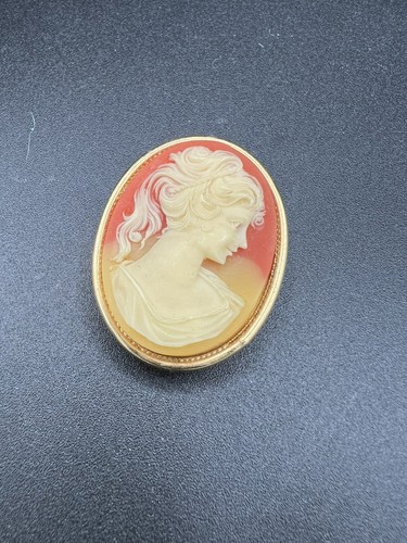 Vintage Kunststoff Faux Kamee Brosche Medaillon Parfüm 2" - Bild 6 von 7