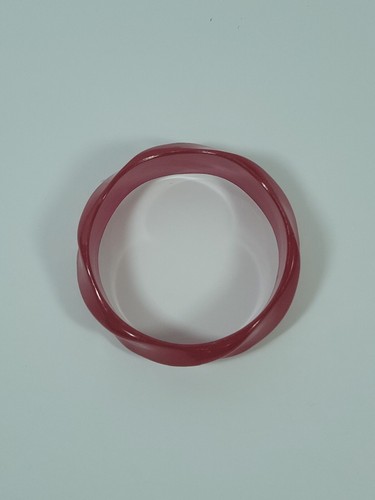 Vintage Wavy Red Translucent Plastic Lucite Chunky Bangle Bracelet Large Wrist - Picture 2 of 9