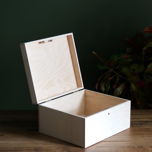 Key Lockable Wooden Box | Secret Adult Keepsake Treasure Storage | 29x25x15cm - Picture 8 of 10