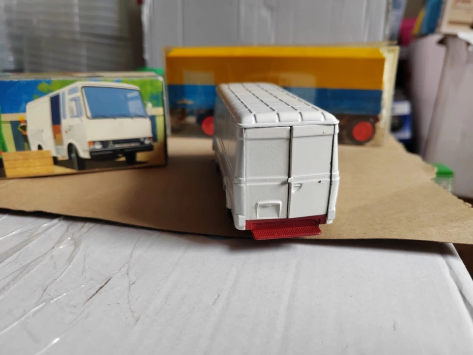 1/35 Boxed Model Cursor 877 Dealer Box Magirus Deutz — 第 3/4 张图片