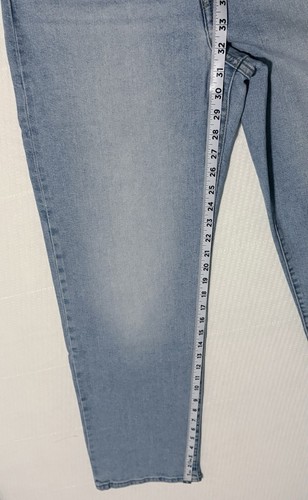 NWT Levi's Women's Ultra-High Rise Ribcage Straight Jeans All Alone 29x32 - Picture 4 of 6