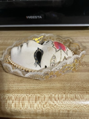 2-Vintage Gold Lace Trimmed Handpainted Ceramic Masks Mardi Gras Wall Hanging - Bild 11 von 20