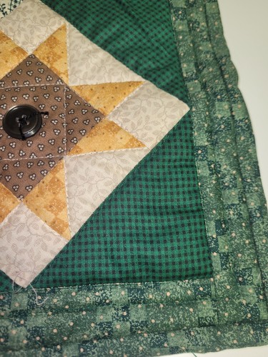 Quilt Wall Hanging Sampler Star Primitive Green Yellow Cream Tan 22" X 23" - Picture 4 of 7