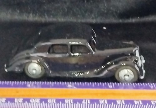 VINTAGE 1940s DINKY TOYS 40A RILEY SALOON. RESTORATION IN BLACK MODEL DIECAST