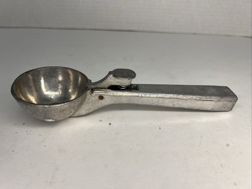 Vintage Mechanical Ice Cream Scoop – Mid-Century Metal Kitchen Tool - Picture 4 of 4