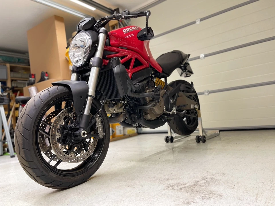 Ducati Monster 821 Stripe Naked Custombike wie neu wenig km - Bild 4 von 4