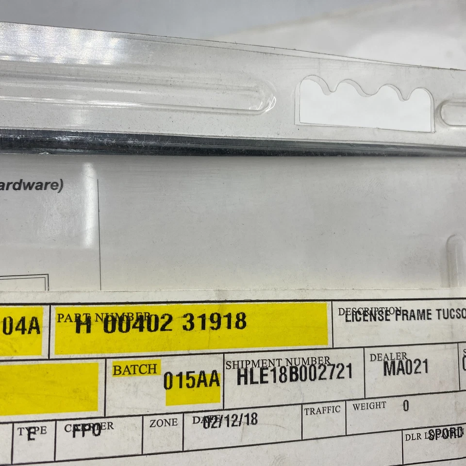 Marco de placa de licencia Hyundai originales 00402-31918 2010-2017 Hyundai Tucson. Foto 3 de 4