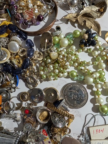 VINTAGE!! Costume Jewelry, Pins, Rings, Coins Lot  Estate 4 Pounds Unsearched - Picture 9 of 16